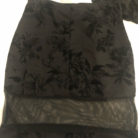 Matching crop top and skirt, very unique! - Picture 8 of 8